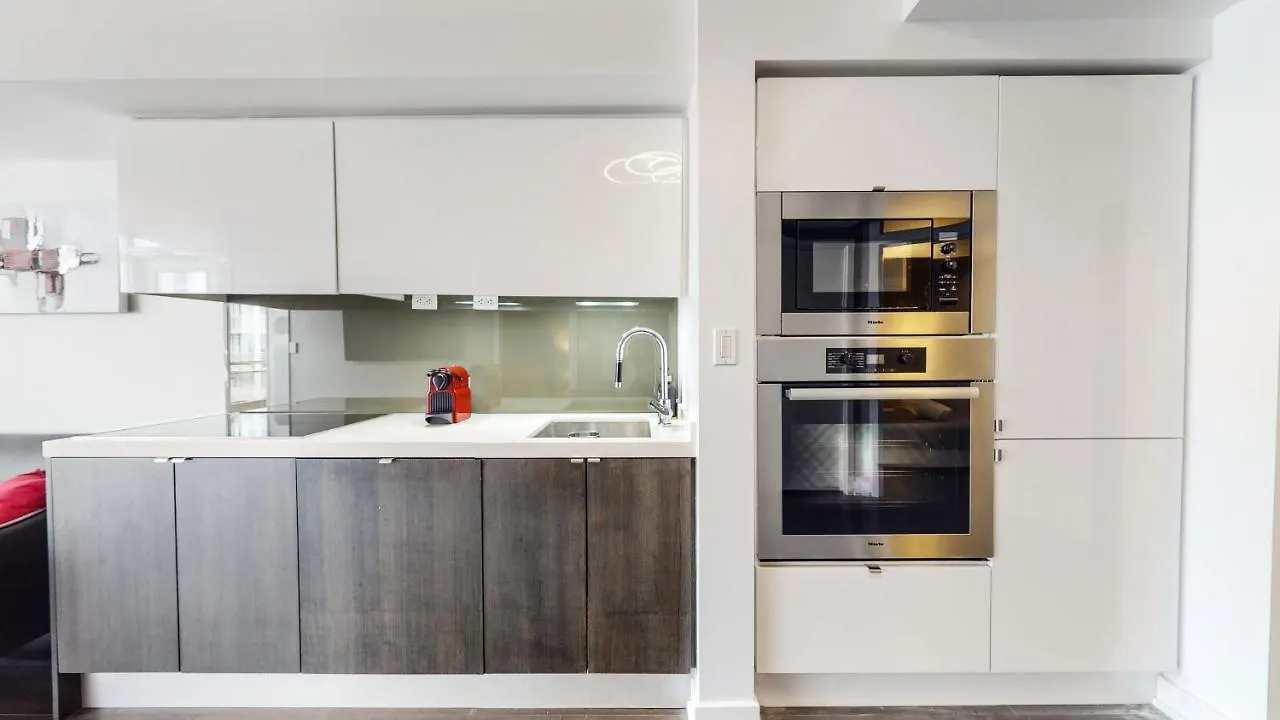 토론토 151 Dan Leckie Way 아파트