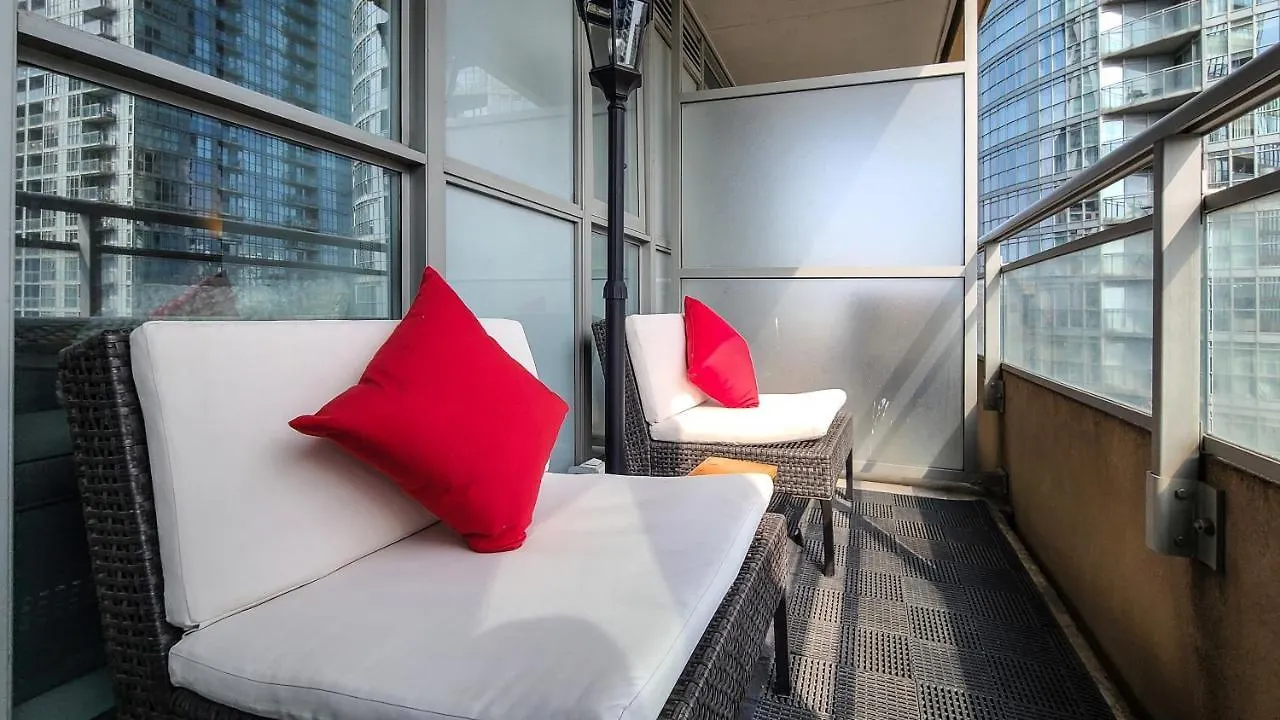 토론토 151 Dan Leckie Way 아파트
